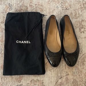 Black chanel flats